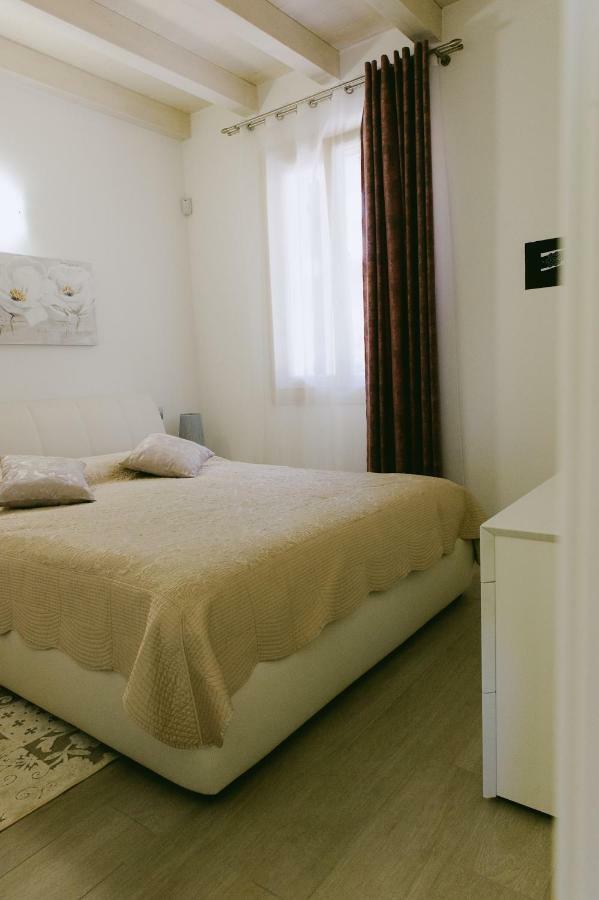 Sweet Dream Deluxe Apartment Sirmione Exteriör bild